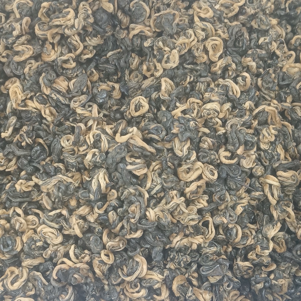 Yunnan black tea leaves