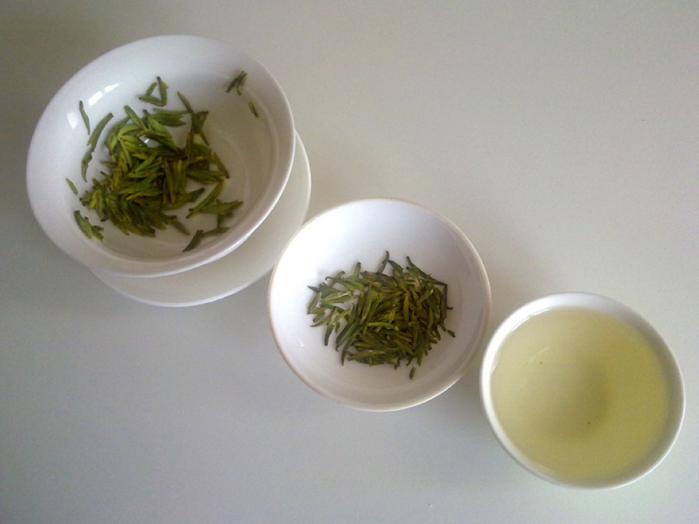 Green tea leaves, infusion, and liquor
